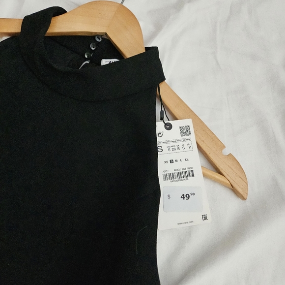 Zar Halterneck Top Cropped - Picture 4 of 4